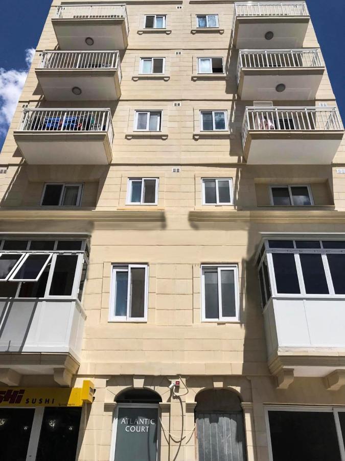 F10 Room 3, Private Room Two Single Beds Shared Bathroom In Shared Flat Msida Exteriör bild