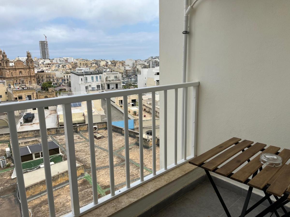 F10 Room 3, Private Room Two Single Beds Shared Bathroom In Shared Flat Msida Exteriör bild